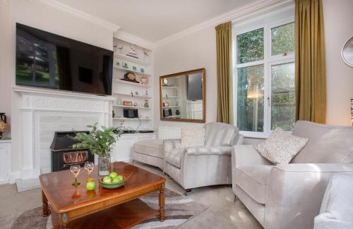 Exmouth House | Pet-Friendly Retreat at Toller House for Family Getaways
