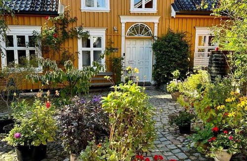 Larvik Bed & Breakfast | Cozy Tollgaarden Gjestegaard: Pet-Friendly Oceanfront Escape