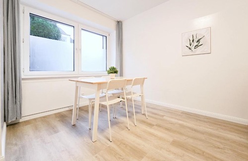 Buchholz Apartment | Tolstov Apartments - 2 Room Apartment - 25 min Messe DUS