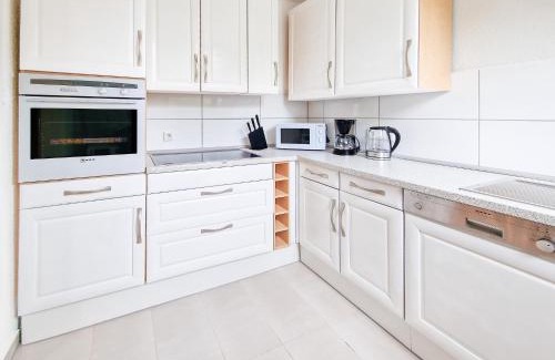 Neuenkamp Apartment | RAJ Living: 4 Room Apartments Near Messe DUS