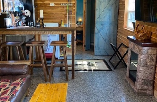 Hamersville Cabin | Experience Tom & Jerri's Cozy Lakefront Cabin Getaway