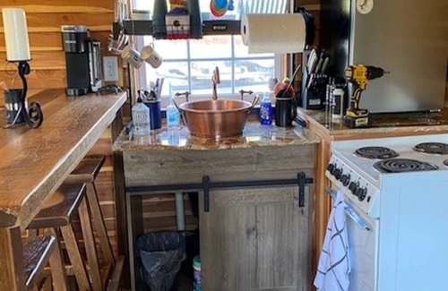 Hamersville Cabin | Experience Tom & Jerri's Cozy Lakefront Cabin Getaway