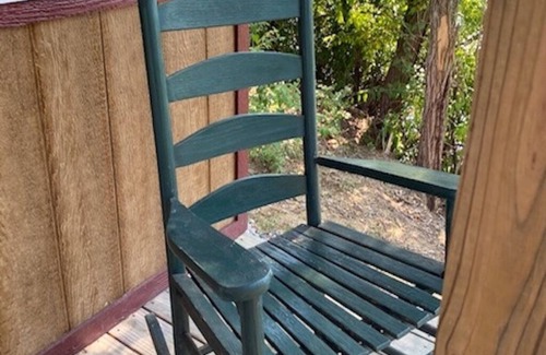 Hamersville Cabin | Experience Tom & Jerri's Cozy Lakefront Cabin Getaway