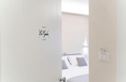 Fondi House | Inviting Tom Home: Family-Friendly with Hot Tub Amenities