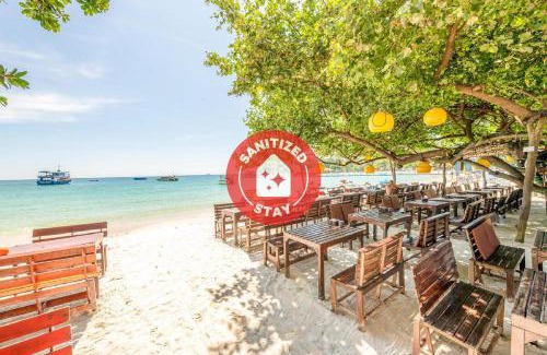 Rayong Hotel | Beachfront Bliss at Tom Pizza Resort with Ocean Views