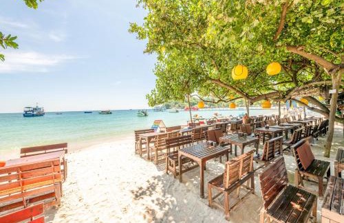 Rayong Hotel | Beachfront Bliss at Tom Pizza Resort with Ocean Views