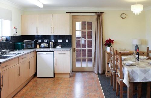 Ledbury House | Discover Family-Friendly Comfort at Tom Putt Hotel