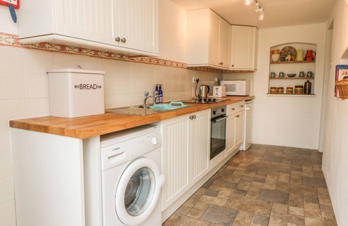 Watermouth Cottage | Cozy Tom's House: Oceanfront Holiday Cottage with Garden