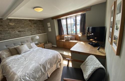 Tregaron Bed & Breakfast | Pet-Friendly Retreat at Tom's of Tregaron - Guest Rated 9.2
