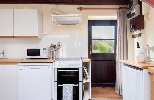 Penryn Cottage | Idyllic Tom Thumb: Family-Friendly Retreat Near Falmouth