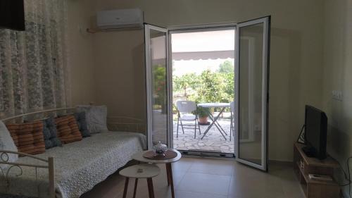 Mesopotam Apartment | Budget-Friendly Stay at Toma's Guest House with Breakfast