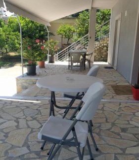 Mesopotam Apartment | Budget-Friendly Stay at Toma's Guest House with Breakfast