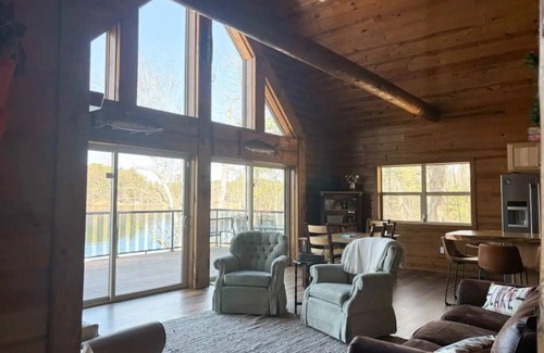 Tomahawk House | Tranquil Lake House on Majestic Lake Mohawksin with Hot Tub