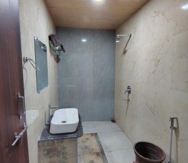 Basoda Resort | Tomar Paradise Resort