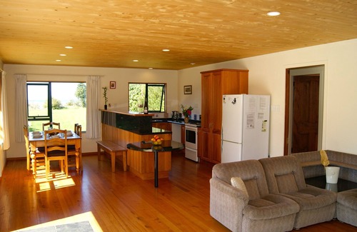 Pakawau Cottage | Family-Friendly Getaway at Tomatea Rua, Pakawau Beach