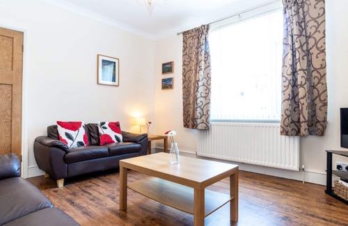Amble Cottage | Pet-Friendly TOMEG with Garden in Scenic Amble