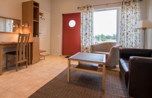 Tomelilla Hotel | Discover Tomelilla Golf Hotell: Pet-Friendly Retreat