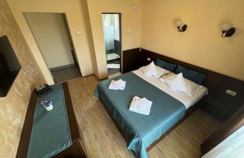 Baile Felix House | Discover TOMIS Pensiune: Family-Friendly Retreat with Pool