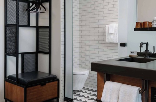 Downtown Austin Hotel | Discover Tommie Austin: Relax by the Pool and Spa