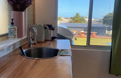 Port Broughton House | Pet-Friendly Tommy Rough Shack: Guest Rated 10/10 Stay