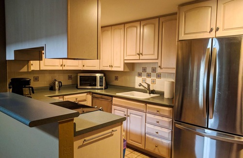 Lower Pacific Heights Condo | Tommy Tee's City Loft: 10/10 Review, Pet-Friendly & Family Ready