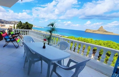 al hmeri Villa | Top-Rated Stay at Tomoko & Salah, Rafraf Beach with Oceanfront Pool