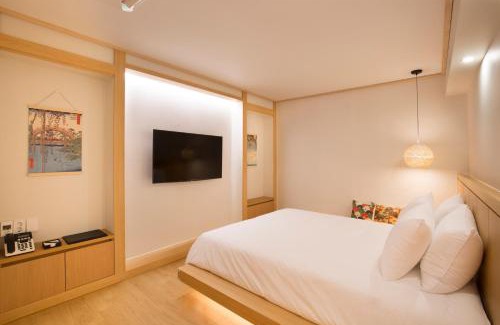 Geoje Hotel | Cozy Tomonoya Ryokan Geoje with Oceanfront Views