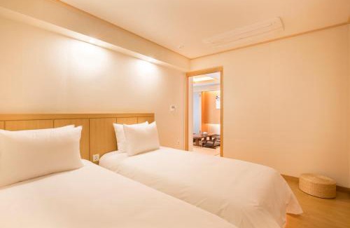 Geoje Hotel | Cozy Tomonoya Ryokan Geoje with Oceanfront Views
