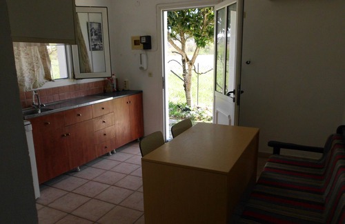 Doukades Apartment | Cozy Toms House 4 in Felekas with Family-Friendly Amenities