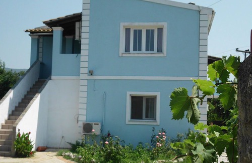 Doukades Apartment | Cozy Toms House 4 in Felekas with Family-Friendly Amenities