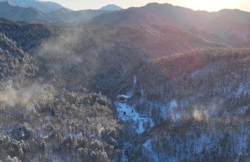 Shintoku Hotel | Discover Tomuraushionsen Higashi Taisetsuso: Spa & Dining