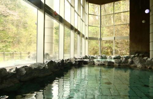 Shintoku Hotel | Discover Tomuraushionsen Higashi Taisetsuso: Spa & Dining