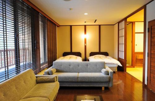 Shintoku Hotel | Discover Tomuraushionsen Higashi Taisetsuso: Spa & Dining