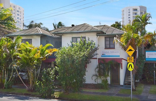 Coolangatta Apartment | Pet-Friendly Tondio Terrace Flat: Steps to the Beach