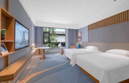 Wujiang Hotel | Experience Comfort at Tongli Lakeview Hotel - 5 Star Excellence