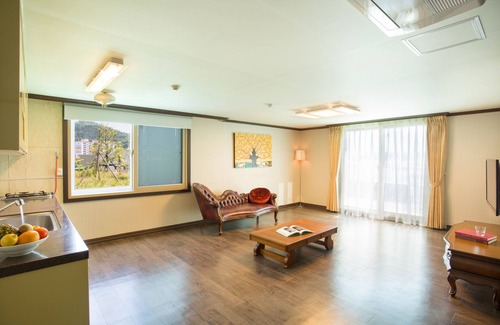 Chungmu Hotel | Experience Tongyeong Anchovy Tourist Hotel: Great Amenities Await