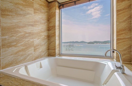 Tongyeong Hotel | Eco-Friendly Retreat at Tongyeong Badanaeum with Breakfast