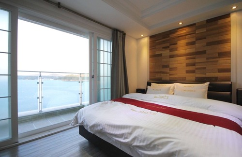 Tongyeong Hotel | Eco-Friendly Getaway at Tongyeong Badapunggyeong Hotel