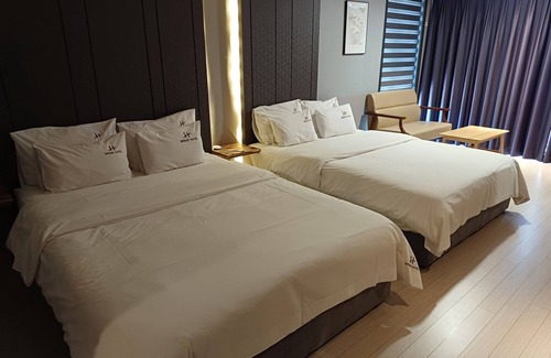 Tongyeong Hotel | Cozy Tongyeong Bridge Hotel: Family-Friendly & Accessible Stay