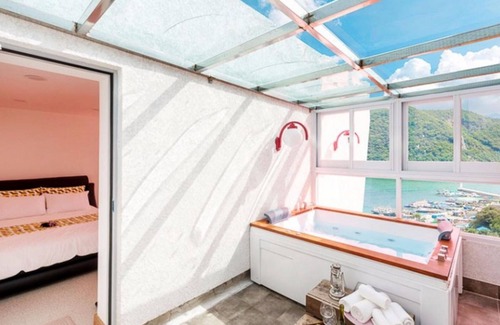 Iun House | Eco-Friendly Retreat at Tongyeong Daon Pension - 10/10 Rated