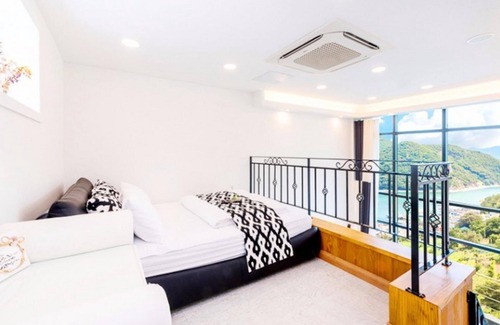 Iun House | Eco-Friendly Retreat at Tongyeong Daon Pension - 10/10 Rated