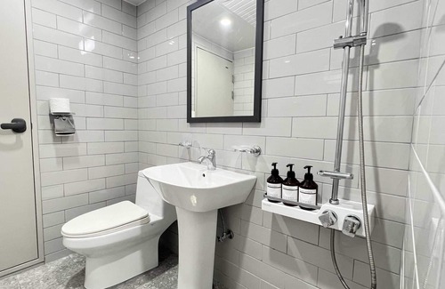 Chungmu Hotel | Eco-Friendly Tongyeong Hotel Chosun with Breakfast & Kitchen