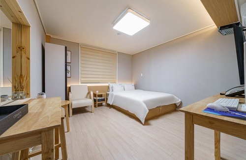 Chungmu Hotel | Eco-Friendly Tongyeong Hotel Chosun with Breakfast & Kitchen