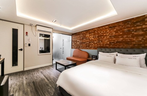 Tongyeong Hotel | Eco-Friendly Stays at Tongyeong Hotel Hora with Breakfast
