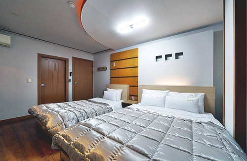 Chungmu Hotel | Eco-Friendly Tongyeong Omad Hotel with Breakfast Included