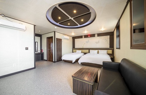 Tongyeong Hotel | Eco-Friendly Comfort at Tongyeong Rock with Breakfast Included