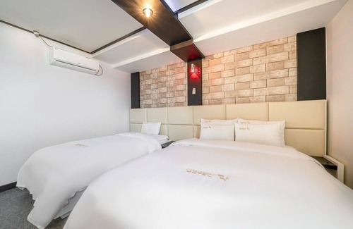 Tongyeong Hotel | Eco-Friendly Comfort at Tongyeong Rock with Breakfast Included