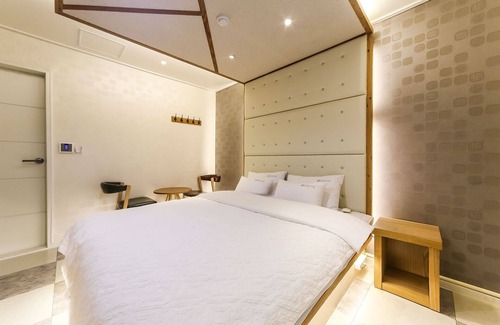 Chungmu Hotel | Eco-Friendly Retreat at Tongyeong Seopirang with Breakfast