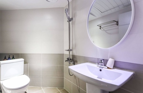 Chungmu Hotel | Eco-Friendly Retreat at Tongyeong Seopirang with Breakfast