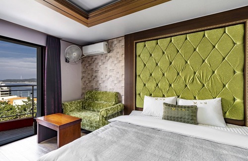 Tongyeong Hotel | Eco-Friendly Tongyeong Hotel with Kitchen and Breakfast